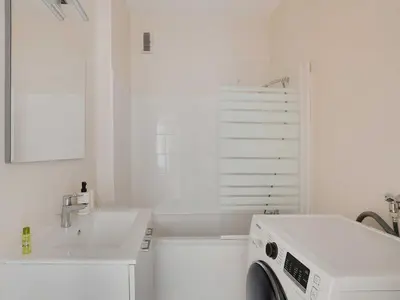 Salle de bains dans l'établissement Haven of peace with balcony near Etoile Porte Maillot