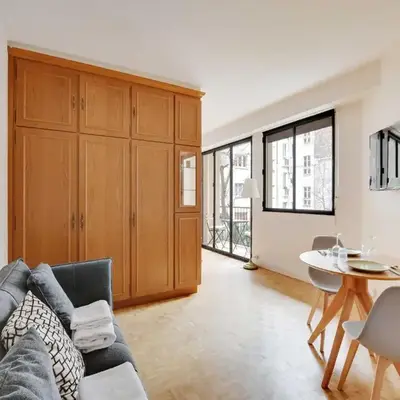 Haven of peace with balcony near Etoile Porte Maillot