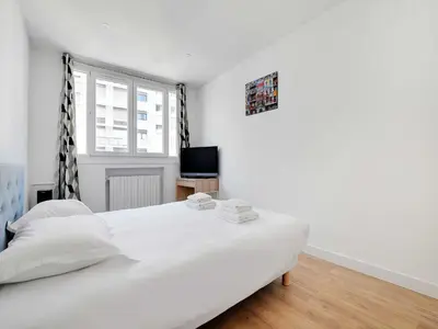Un ou plusieurs lits dans un hébergement de l'établissement Bright flat - 1BR 4P - Javel