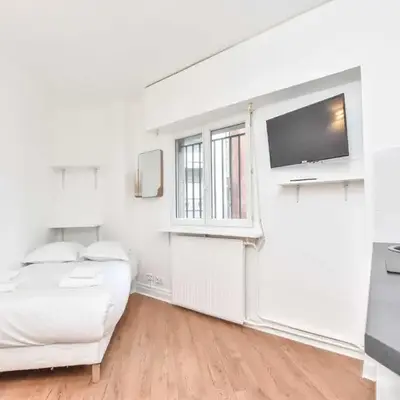 Studio renovate & luminous