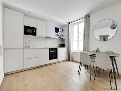 Cuisine ou kitchenette dans l'établissement Modern apartment - 2BD 6P - Batignolles