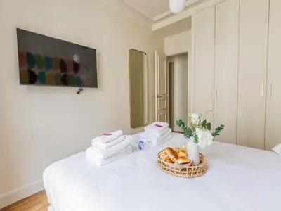 Un ou plusieurs lits dans un hébergement de l'établissement Charming apartment - 2 BDR 4P -St Germain des Prés