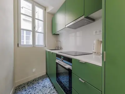 Cuisine ou kitchenette dans l'établissement Charming apartment - 2 BDR 4P -St Germain des Prés
