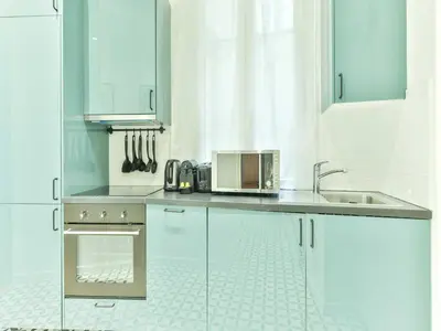 Cuisine ou kitchenette dans l'établissement Magnificent Apartment - 2BR 4P - Grand boulevard
