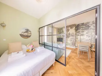 Un ou plusieurs lits dans un hébergement de l'établissement Apartment COSY near INVALIDES - Mobility lease