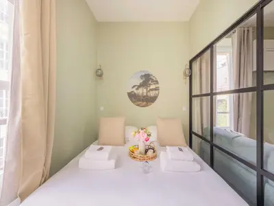 Un ou plusieurs lits dans un hébergement de l'établissement Apartment COSY near INVALIDES - Mobility lease