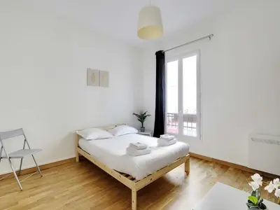 Un ou plusieurs lits dans un hébergement de l'établissement Spacious Studio - 2P - Levallois-Perret