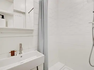 Salle de bains dans l'établissement Spacious Studio - 2P - Levallois-Perret