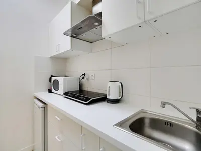 Cuisine ou kitchenette dans l'établissement Spacious Studio - 2P - Levallois-Perret