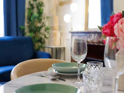 Coin salon dans l'établissement Charming appt 2BDR 4P - Mairie de Neuilly