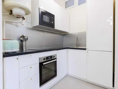 Cuisine ou kitchenette dans l'établissement Charming appt 2BDR 4P - Mairie de Neuilly