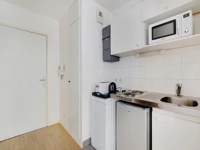 Cuisine ou kitchenette dans l'établissement Studio with terrace 2P - Courbevoie