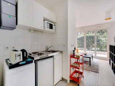 Cuisine ou kitchenette dans l'établissement Studio with terrace 2P - Courbevoie