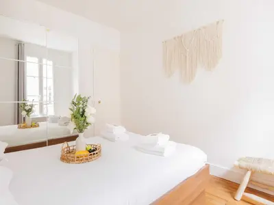 Un ou plusieurs lits dans un hébergement de l'établissement Apartment COSY - 1BDR 2P - Guy Môquet