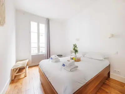 Un ou plusieurs lits dans un hébergement de l'établissement Apartment COSY - 1BDR 2P - Guy Môquet