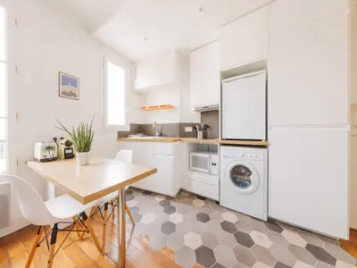 Cuisine ou kitchenette dans l'établissement Apartment COSY - 1BDR 2P - Guy Môquet
