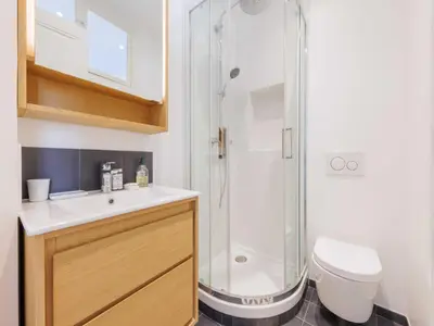Salle de bains dans l'établissement Apartment COSY - 1BDR 2P - Guy Môquet