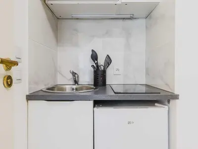 Cuisine ou kitchenette dans l'établissement Peaceful studio with terace for 2P - Sacré-C ur
