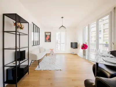 Télévision ou salle de divertissement dans l'établissement Nice appt near Champs de Mars - 1 BDR 2P - DUPLEIX
