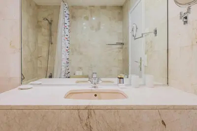Salle de bains dans l'établissement Charming Apartment - 1BD 2P - Foch Arc de Triomphe