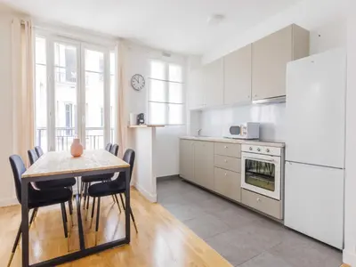 Cuisine ou kitchenette dans l'établissement Superb apartment - Boulogne-Billancourt