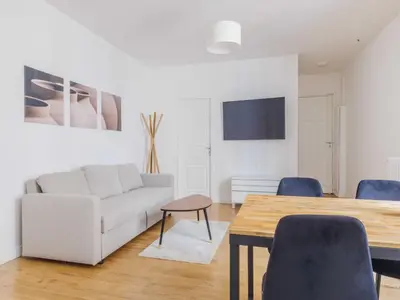 Télévision ou salle de divertissement dans l'établissement Superb apartment - Boulogne-Billancourt