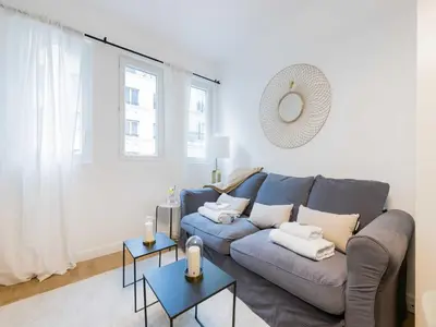 Coin salon dans l'établissement Charming studio 1P Neuilly Seine - Porte Maillot