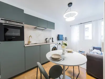 Cuisine ou kitchenette dans l'établissement Charming studio 1P Neuilly Seine - Porte Maillot