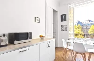 Cuisine ou kitchenette dans l'établissement Appartement Haussmannien Saint Michel Notre Dame