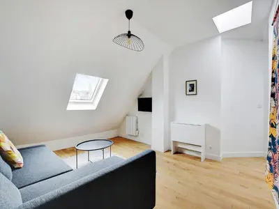 Coin salon dans l'établissement Nice 2 rooms refurbished - MOULIN ROUGE Pigallle - BAIL MOBILITE