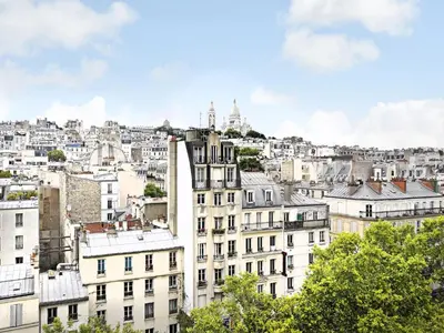 Vue générale sur Paris ou vue de la ville depuis l'appartement