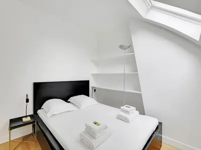 Un ou plusieurs lits dans un hébergement de l'établissement Nice 2 rooms refurbished - MOULIN ROUGE Pigallle - BAIL MOBILITE