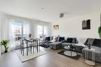 Coin salon dans l'établissement Studio spacieux à 2 minutes de Paris - 4 personnes