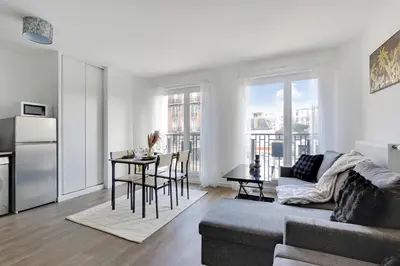 Coin salon dans l'établissement Studio spacieux à 2 minutes de Paris - 4 personnes