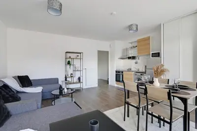 Cuisine ou kitchenette dans l'établissement Studio spacieux à 2 minutes de Paris - 4 personnes