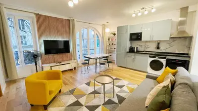 Cuisine ou kitchenette dans l'établissement Lux Home Le Marais