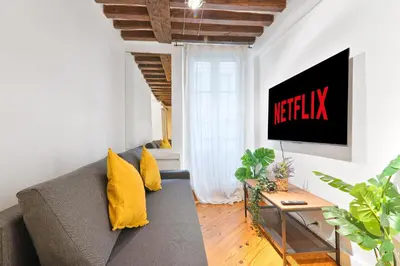 Plan de l'établissement Studio Charmant Appartement Quartier Les Marais Free Netflix