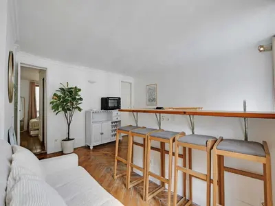 Cuisine ou kitchenette dans l'établissement Charming Apartment - Mobility Lease