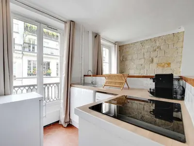 Cuisine ou kitchenette dans l'établissement Charming Apartment - Mobility Lease