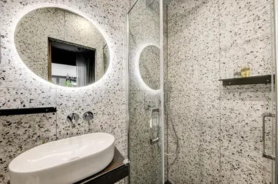 Salle de bains dans l'établissement Hôtel Maât Batignolles