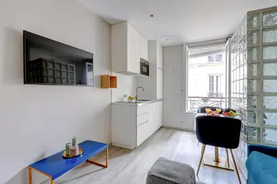 Cuisine ou kitchenette dans l'établissement BnBNook - Studio - Eiffel Tower & Les Invalides