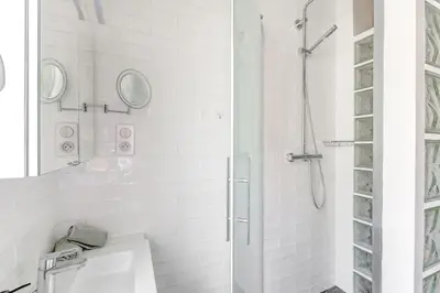 Salle de bains dans l'établissement BnBNook - Studio - Eiffel Tower & Les Invalides