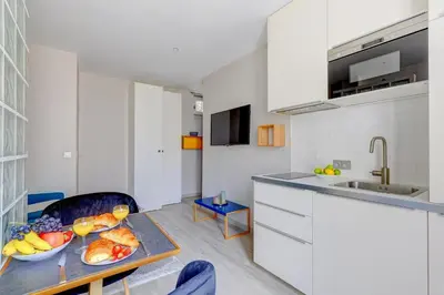 Cuisine ou kitchenette dans l'établissement BnBNook - Studio - Eiffel Tower & Les Invalides