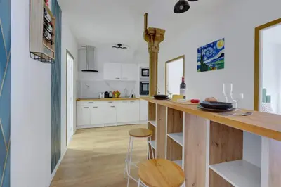 Cuisine ou kitchenette dans l'établissement COSY Appartement Paris Centre