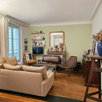 Buttes Chaumont apartement