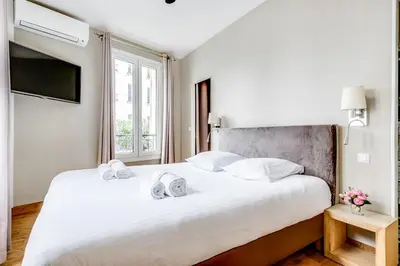 Un ou plusieurs lits dans un hébergement de l'établissement AC & 10min from Marais l Center of Paris