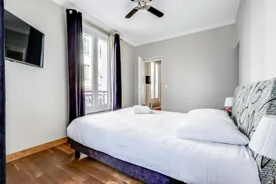 Un ou plusieurs lits dans un hébergement de l'établissement AC & 10min from Marais l Center of Paris