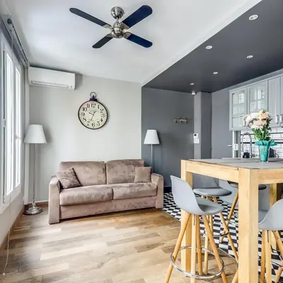 Coin salon dans l'établissement AC & 10min from Marais & Fully equipped
