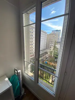 Balcon ou terrasse dans l'établissement Appartement de charme F2, Porte St Cloud