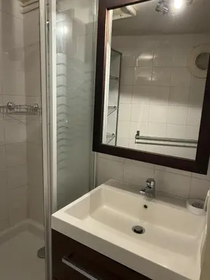 Salle de bains dans l'établissement Royal Pereire - Paris 17ème